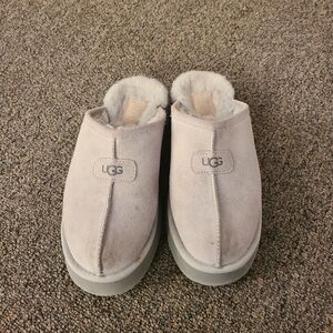 UGG Disquette Gray Ladies size 7 Suede Slip-On Slippers